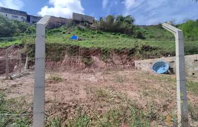 Imagem: O terreno possui 560m² de Área e está localizado em Arcádia