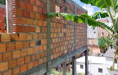 Imagem: A casa possui 2 Dormitórios, 1 Banheiro, 1 Vaga na garagem