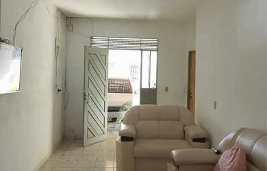 Imagem: A casa possui 2 Dormitórios, 1 Banheiro, 1 Vaga na garagem