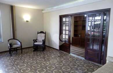 Imagem: A casa em condomínio possui 4 Dormitórios, 5 Banheiros, 3