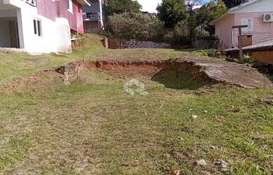 Imagem 2: Terreno 300 M², pronto para construir, localizado no Bairro Dutra Gramado...