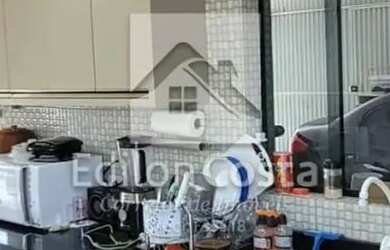 Imagem: A casa possui 2 Dormitórios, 2 Banheiros, 3 Vagas na garagem