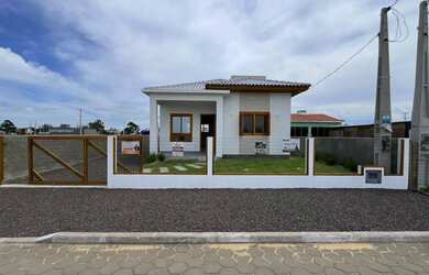 Imagem: A casa possui 2 Dormitórios, 2 Banheiros, 87m² de Área e