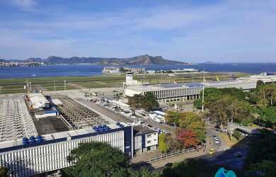 Imagem: O depósito possui 4 Vagas na garagem e 194m² de Área e está