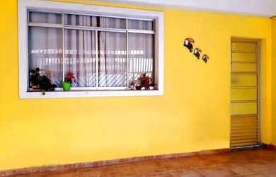 Imagem: A casa possui 4 Dormitórios, 3 Banheiros, 2 Vagas na garagem