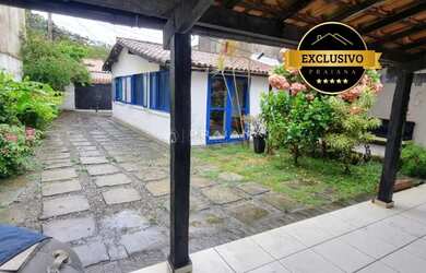 Imagem: A casa possui 5 Dormitórios, 3 Banheiros, 5 Vagas na garagem