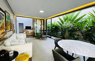 Imagem: A casa em condomínio possui 4 Dormitórios, 5 Banheiros, 4