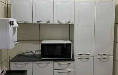 Imagem: O apartamento possui 3 Dormitórios, 1 Banheiro, 1 Vaga na garagem