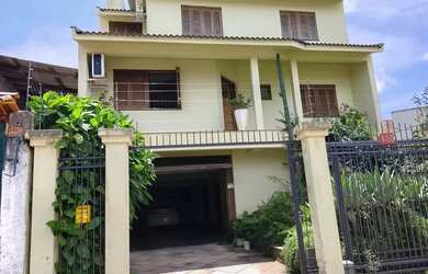 Imagem: A casa possui 5 Dormitórios, 3 Banheiros, 5 Vagas na garagem