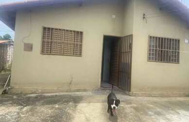 Imagem: A casa possui 2 Dormitórios, 1 Banheiro, 2 Vagas na garagem