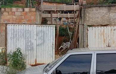 Imagem: A casa possui 1 Dormitório, 1 Banheiro, 2 Vagas na garagem