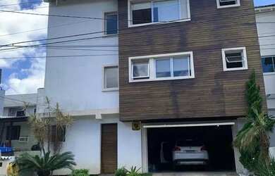 Imagem: A casa possui 2 Dormitórios, 3 Banheiros, 2 Vagas na garagem