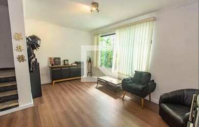 Imagem: A casa possui 3 Dormitórios, 4 Banheiros, 3 Vagas na garagem