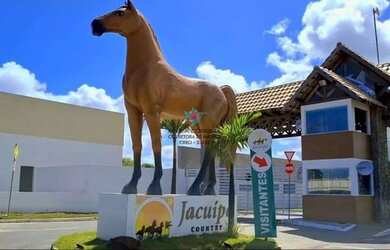 Imagem: A casa em condomínio possui 5 Dormitórios, 3 Banheiros, 5