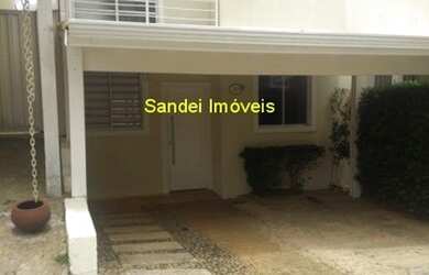 Imagem: A casa possui 4 Dormitórios, 1 Banheiro, 2 Vagas na garagem