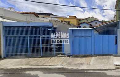 Imagem: A casa possui 3 Dormitórios, 3 Banheiros, 5 Vagas na garagem