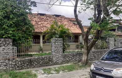 Imagem: A casa em condomínio possui 4 Dormitórios, 5 Banheiros, 3