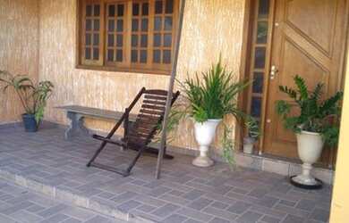 Imagem: A casa possui 3 Dormitórios, 3 Banheiros, 1 Vaga na garagem