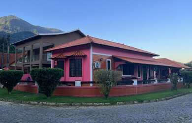 Imagem: A casa em condomínio possui 5 Dormitórios, 4 Banheiros, 2