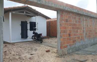 Imagem: A casa possui 2 Dormitórios, 1 Banheiro, 3 Vagas na garagem