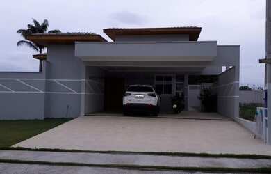 Imagem: A casa em condomínio possui 4 Dormitórios, 4 Banheiros, 5