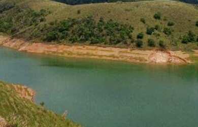 Imagem: O terreno possui 600m² de Área e está localizado em Centro