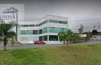 Imagem: O depósito possui 5 Vagas na garagem e 110m² de Área e está