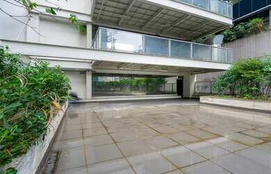 Imagem: O depósito possui 4 Vagas na garagem, 522m² de Área e está