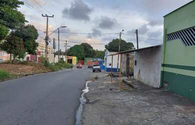 Imagem: A casa possui 2 Dormitórios, 1 Banheiro, 2 Vagas na garagem