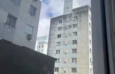 Imagem: O apartamento possui 2 Dormitórios, 1 Banheiro e 2 Vagas na