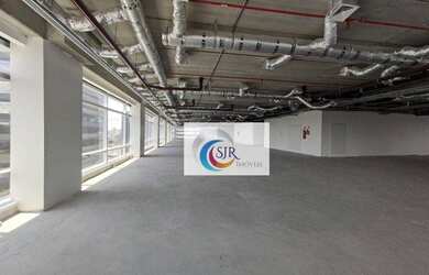 Imagem: O depósito possui 5 Vagas na garagem, 2.303m² de Área e