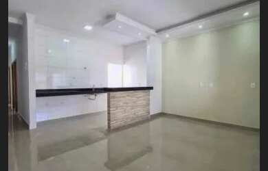 Imagem: A casa possui 2 Dormitórios, 1 Banheiro, 1 Vaga na garagem