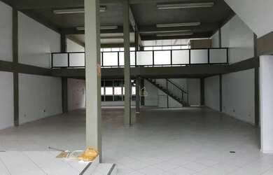 Imagem: O depósito possui 5 Vagas na garagem, 713m² de Área e está