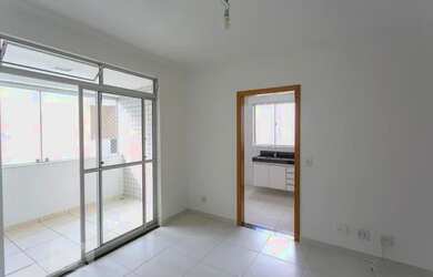 Imagem: O apartamento possui 2 Dormitórios, 2 Banheiros, 2 Vagas na