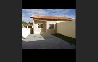 Imagem: A casa possui 2 Dormitórios, 2 Banheiros, 2 Vagas na garagem