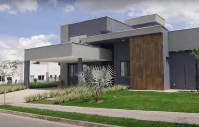 Imagem: A casa em condomínio possui 4 Dormitórios, 4 Banheiros, 4