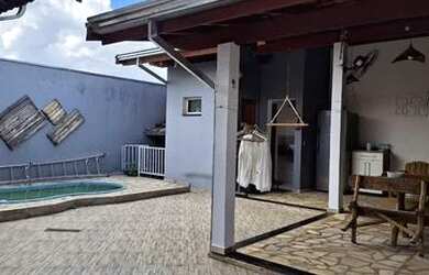 Imagem: A casa possui 2 Dormitórios, 1 Banheiro, 1 Vaga na garagem