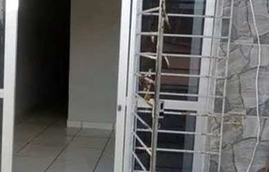 Imagem: A casa possui 2 Dormitórios, 1 Banheiro e está localizado