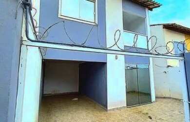 Imagem: A casa possui 2 Dormitórios, 1 Banheiro, 1 Vaga na garagem