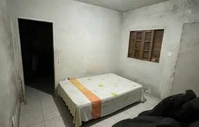 Imagem: A casa possui 3 Dormitórios, 2 Banheiros, 1 Vaga na garagem