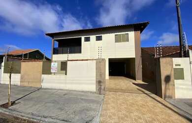 Imagem: A casa possui 3 Dormitórios, 2 Banheiros, 4 Vagas na garagem