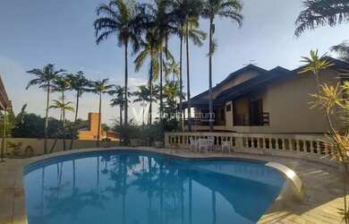 Imagem: A casa em condomínio possui 5 Dormitórios, 5 Banheiros, 5