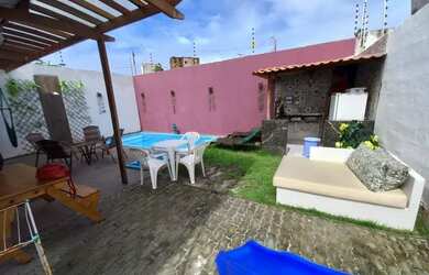 Imagem: A casa possui 3 Dormitórios, 2 Vagas na garagem e está localizado