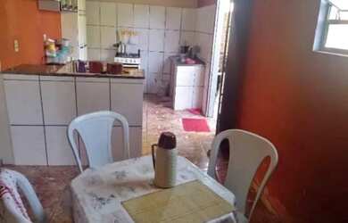 Imagem: A casa possui 2 Dormitórios, 1 Banheiro, 1 Vaga na garagem