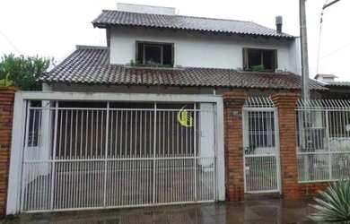 Imagem: A casa possui 3 Dormitórios, 2 Banheiros, 2 Vagas na garagem