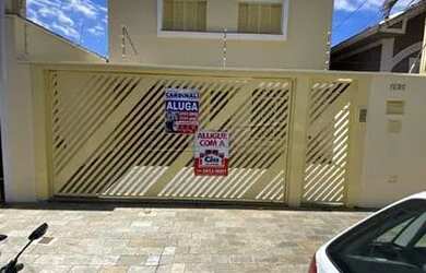 Imagem: A casa possui 4 Dormitórios, 2 Banheiros, 1 Vaga na garagem