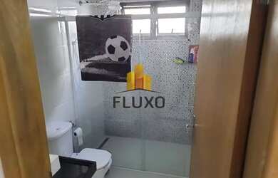 Imagem: A casa possui 2 Dormitórios, 2 Banheiros, 2 Vagas na garagem