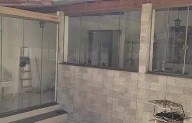 Imagem: A casa possui 2 Dormitórios, 2 Banheiros, 1 Vaga na garagem