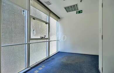 Imagem: O depósito possui 4 Vagas na garagem e 167m² de Área e está