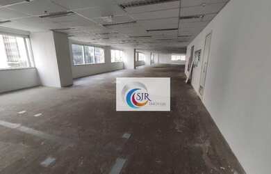 Imagem: O depósito possui 5 Vagas na garagem, 1.024m² de Área e